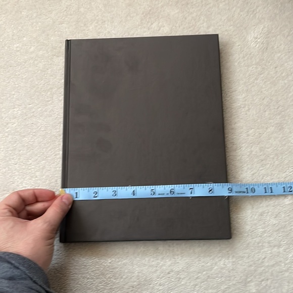 Beautiful coffee table book - Picture 7 of 9